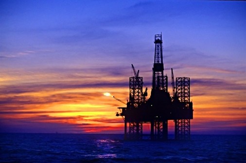 Těžba ropy na moři