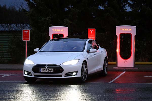 Tesla Model S_Supercharger