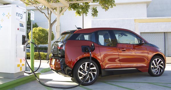 BMW i3 při nabíjení