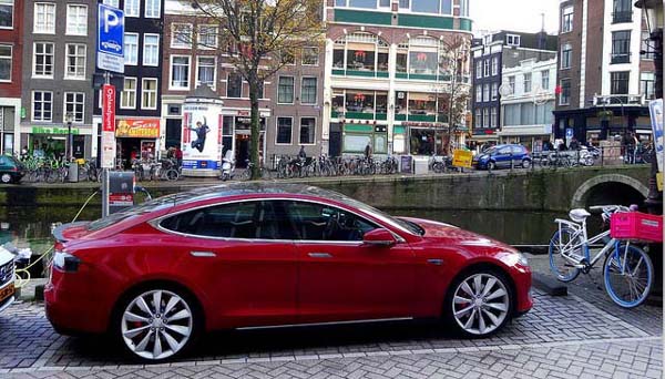 Tesla v Amsterdamu