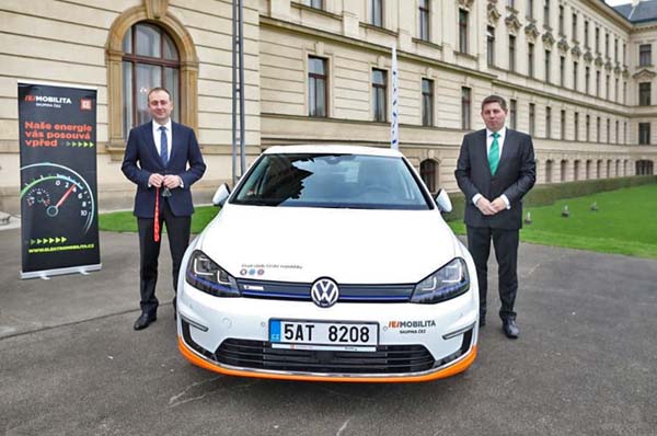VW e-Golf na úřadu vlády