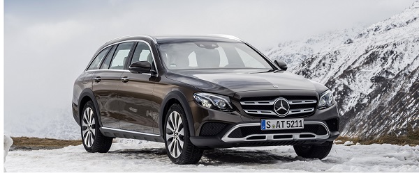 Mercedes-Benz E220d - hnědé auto
