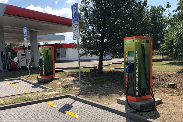 Benzina nabíjecí stojany