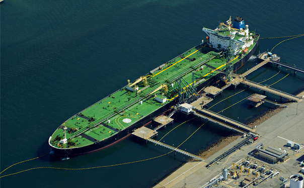 Tanker u terminálu v Libyi